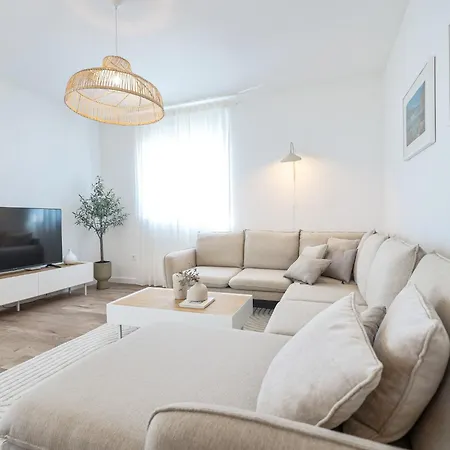 Grota By Interhome * Maslenica